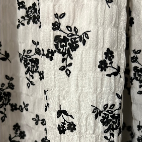 Floral Black and White Skirt - Picture 3 of 3